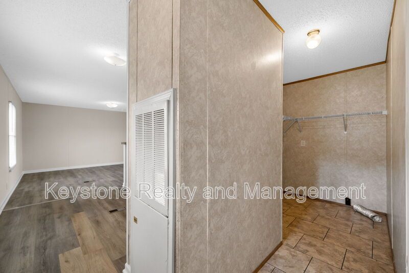 812 Monroe Lane property image