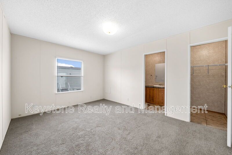 812 Monroe Lane property image