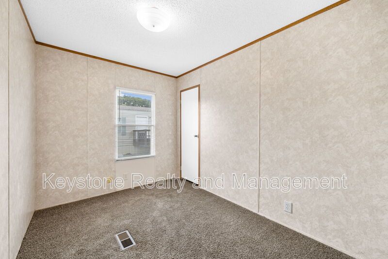 812 Monroe Lane property image