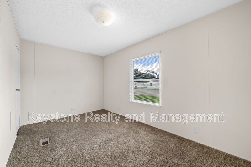 812 Monroe Lane property image