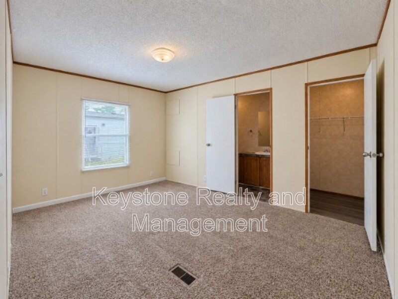 805 Monroe Lane property image